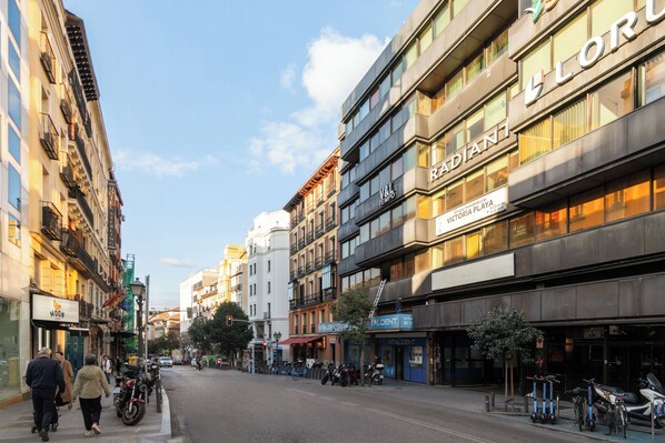 Front of property - Dobo Madrid SB20 (Centro)