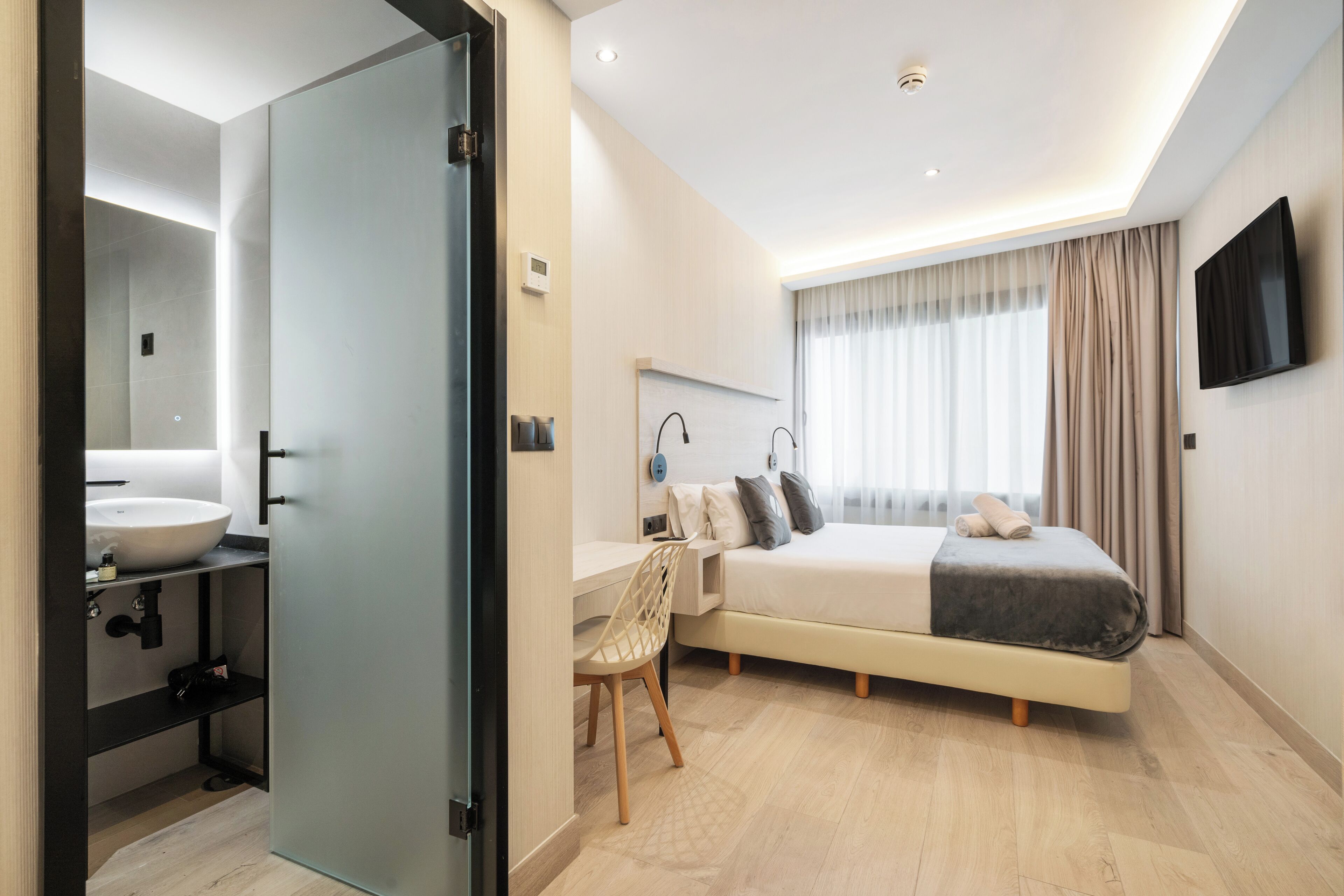 Standard Double Room, Refrigerator | Iron/ironing board, free WiFi