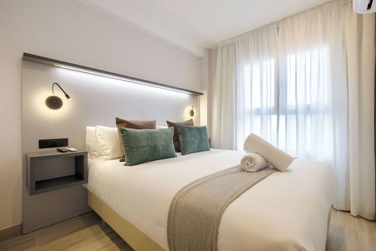 Standard Room, Refrigerator | Iron/ironing board, free WiFi