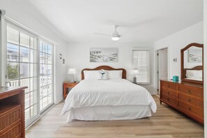 4 bedrooms, iron/ironing board, free WiFi, bed sheets - Gold Coast 4BR Condo • Steps to Beach & Boardwalk (Ocean City)