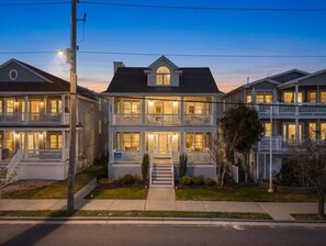 Exterior - Gold Coast 4BR Condo • Steps to Beach & Boardwalk (Ocean City)