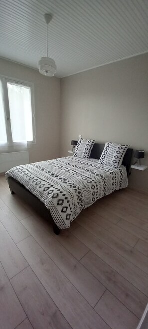 Fer et planche à repasser, Wi-Fi, draps fournis