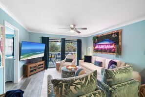 Smart TV - The Wild Wahoo by Liquid Life (Orange Beach)