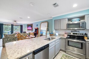 Fridge, microwave, oven, stovetop - The Wild Wahoo by Liquid Life (Orange Beach)