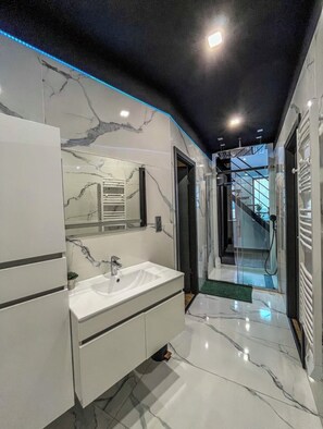 Bathroom - Modern Loft with Jacuzzi and Roof Top in Baccarat (Baccarat)