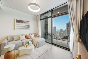 Apartment (1 Bedroom) | Interior - Serene Canal View 1BR Peninsula One (Dubai)