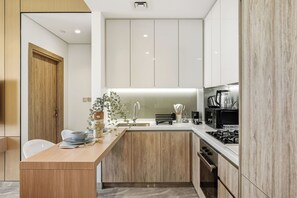 Apartment (1 Bedroom) | Interior - Serene Canal View 1BR Peninsula One (Dubai)