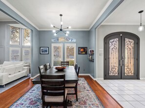 Dining - Laurel Lane Oasis / Pool Retreat Near FIFA (Bedford)