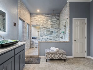 Hair dryer, towels - Laurel Lane Oasis / Pool Retreat Near FIFA (Bedford)