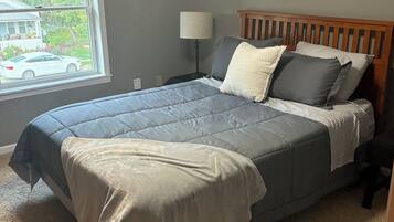 3 bedrooms, iron/ironing board, WiFi, bed sheets