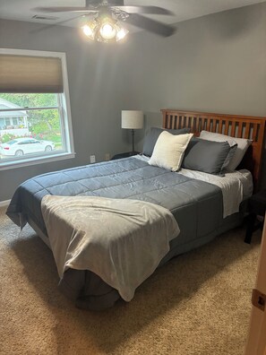 3 habitaciones, tabla de planchar con plancha, wifi y ropa de cama 