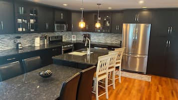 Micro-ondes, four, plaque de cuisson, lave-vaisselle