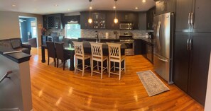 Microondas, horno, parrilla de estufa y lavavajillas 