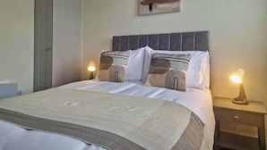 Room - Trendy 1-Bed near Luas & City Centre (Dublin 6)