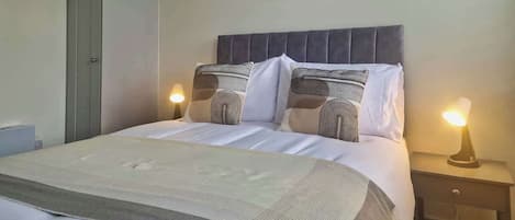 1 chambre, fer et planche Ă repasser, Wi-Fi, draps fournis