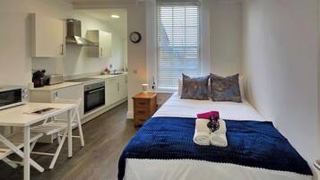 Iron/ironing board, WiFi, bed sheets