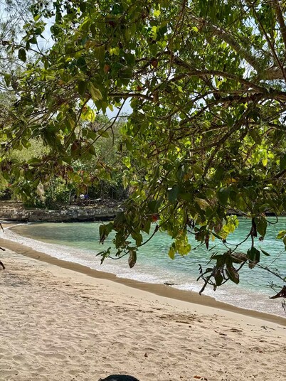 Luxury 12 Bedroom Villa for large Groups, with private beach and pool