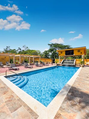 Outdoor pool, a heated pool