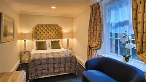 3 bedrooms, desk, iron/ironing board, WiFi - Spacious and Private City Centre Georgian Square Apt (Dublin 2)