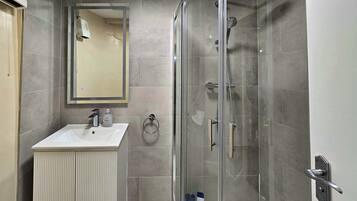 Shower, hair dryer, towels, shampoo
