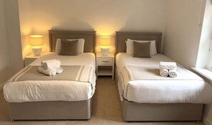 2 bedrooms, iron/ironing board, WiFi, bed sheets - Elegant 2-Bed Townhouse by St. Stephen’s Green (Dublin 2)