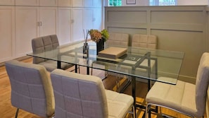 Dining - Elegant 2-Bed Townhouse by St. Stephen’s Green (Dublin 2)