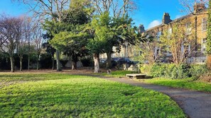 Property grounds - Open-Plan Apartment Close to Ranelagh Village (Dublin)