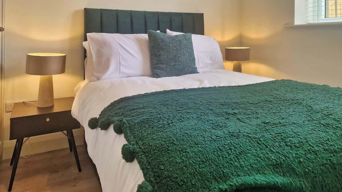 WiFi, bed sheets