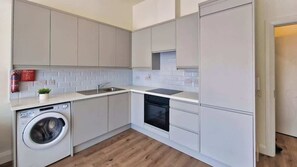 Fridge, microwave, stovetop, dishwasher - Elegant 1-Bed in Leafy Ranelagh Village (Dublin 6)