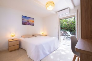 Iron/ironing board, free WiFi, bed sheets - Villa du Meinier - Sea view 8 guests (Sainte-Maxime)