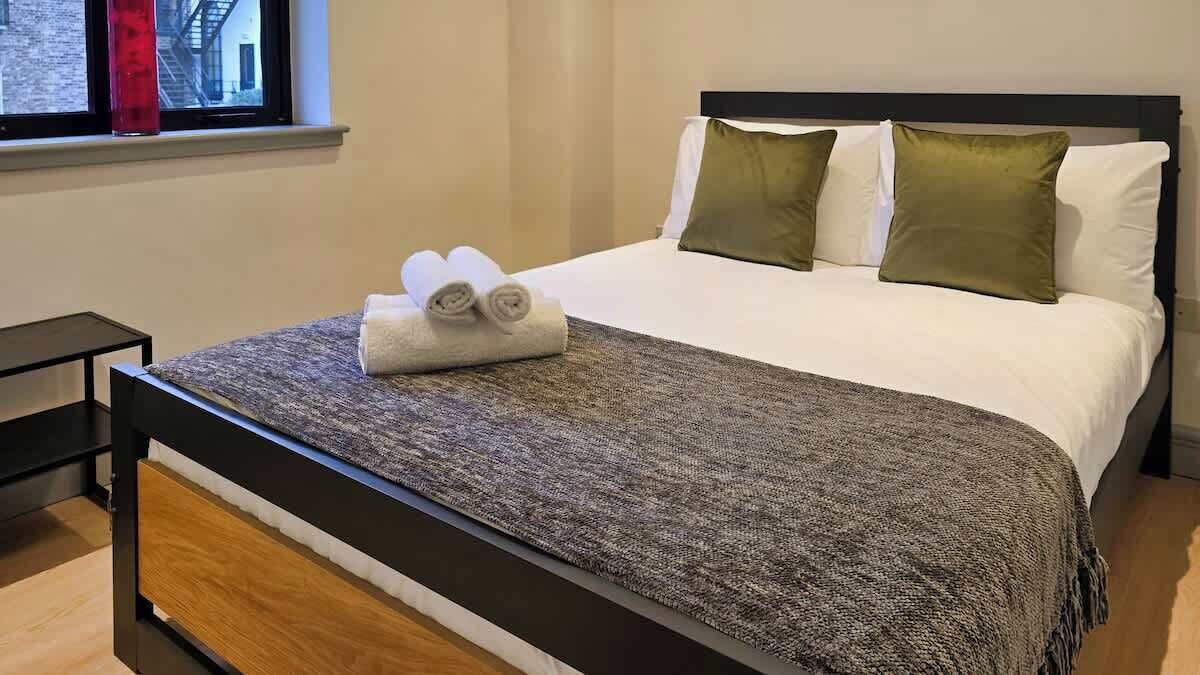 3 bedrooms, desk, iron/ironing board, WiFi