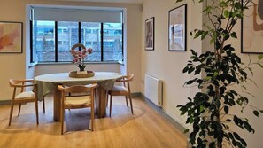 Dining - Spacious 3-Bedroom Mews in Prime Dublin Location (dublin)