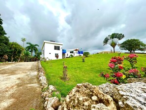 Property grounds - 3-bedroom villa in beautiful Rio San Juan with cool breeze (Rio San Juan)