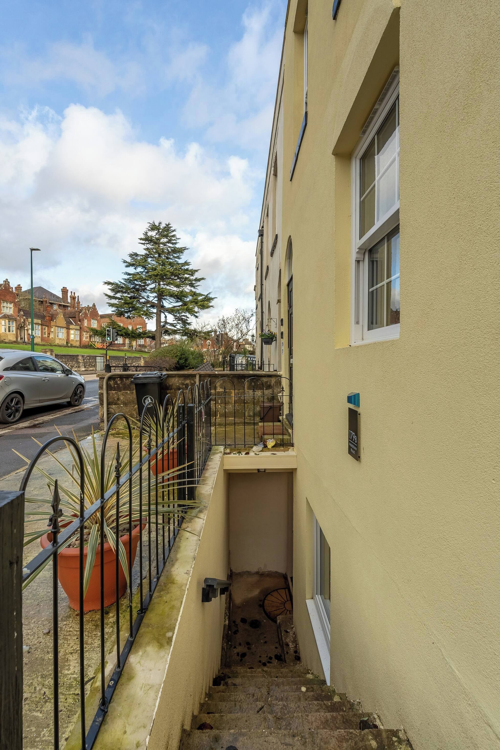 Apartment, 2 Bedrooms, Smoking, City View | Property grounds