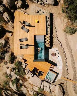 A heated pool - Mod West Ranch: 5-acre Boulder Playground (Pioneertown)