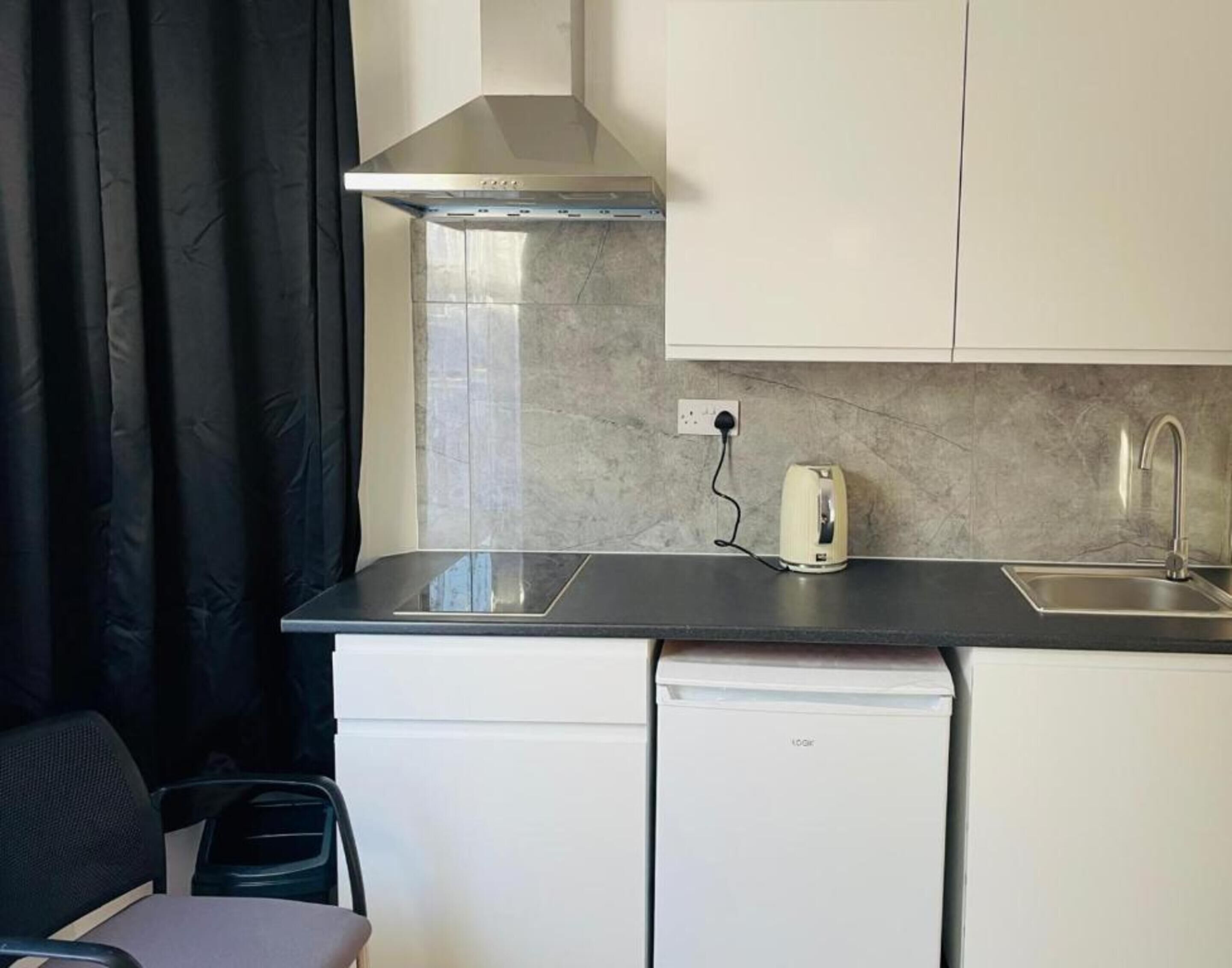 Standard Double Studio | Iron/ironing board, free WiFi, bed sheets