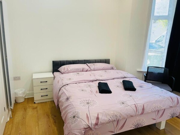 Deluxe Double Room | Iron/ironing board, free WiFi, bed sheets - OYO Dorset House (London)