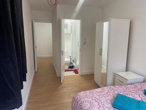 Deluxe Double Room | Iron/ironing board, free WiFi, bed sheets - OYO Dorset House (London)