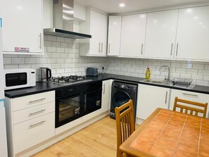 Deluxe Double Room | Private kitchen - OYO Dorset House (London)