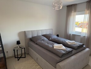 2 bedrooms, iron/ironing board, free WiFi, bed sheets - Penthouse Apartment (Paderborn)