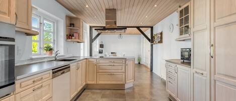 Réfrigérateur, micro-ondes, lave-vaisselle