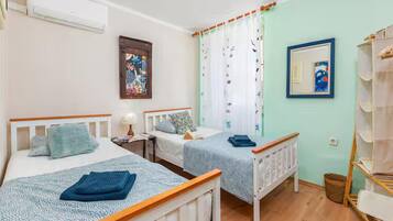 House | 4 bedrooms, iron/ironing board, bed sheets