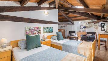 House | 4 bedrooms, iron/ironing board, bed sheets