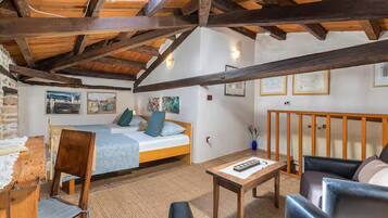 House | 4 bedrooms, iron/ironing board, bed sheets