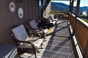 Property grounds - The Magnificent View - 5BR/3.5BA w/Hot Tub, Mtn Views, Near Boone & Parkway (Fleetwood)