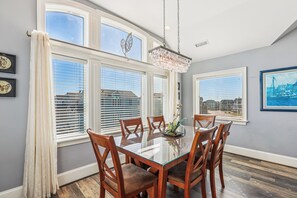 Dining - Wild Horses -- Gorgeous Pet Friendly home in Corolla Bay (Corolla)
