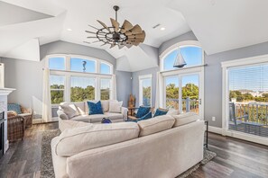 Luokittelematon kuva, 4 kautta 56, painike