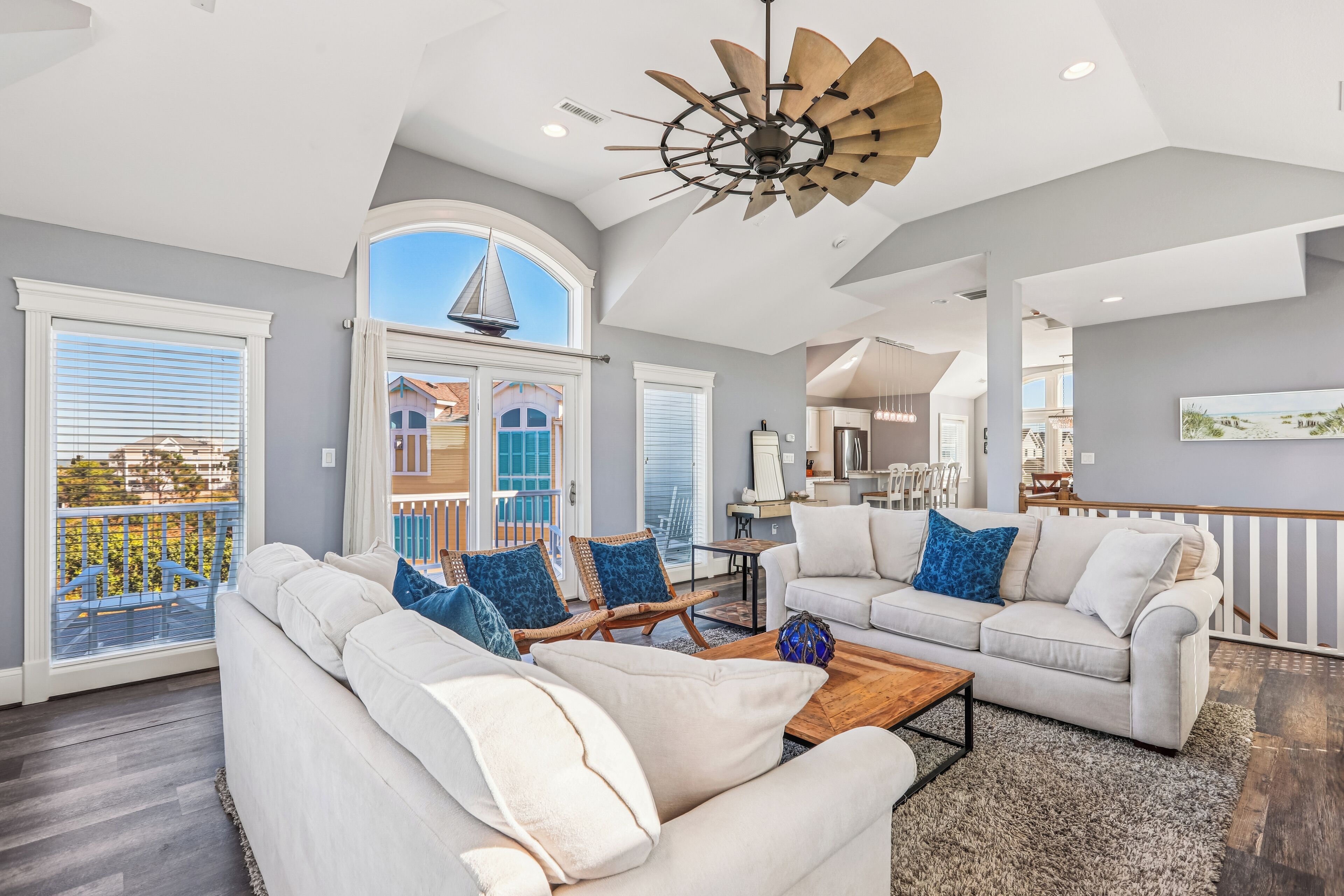 Fernseher, Kamin, Tischtennisplatte