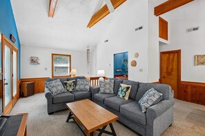 TV - New for 2026! Pet Friendly Duck Oceanside Home (Duck)