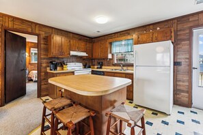 Fridge, microwave, oven, stovetop - Herons Return -- Flexible Arrival and Stay Dates Year Round (Kitty Hawk)